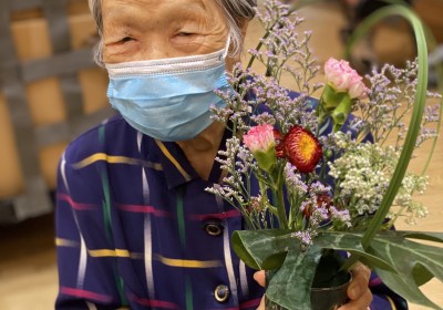 雙親愛意滿溢心花放